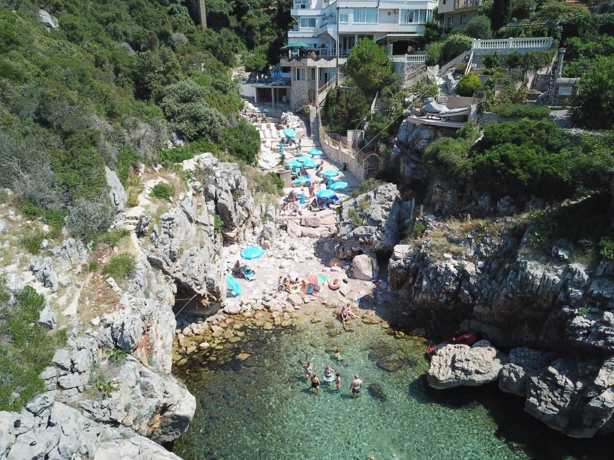 Novalic Hotel Dobra Voda Exteriör bild
