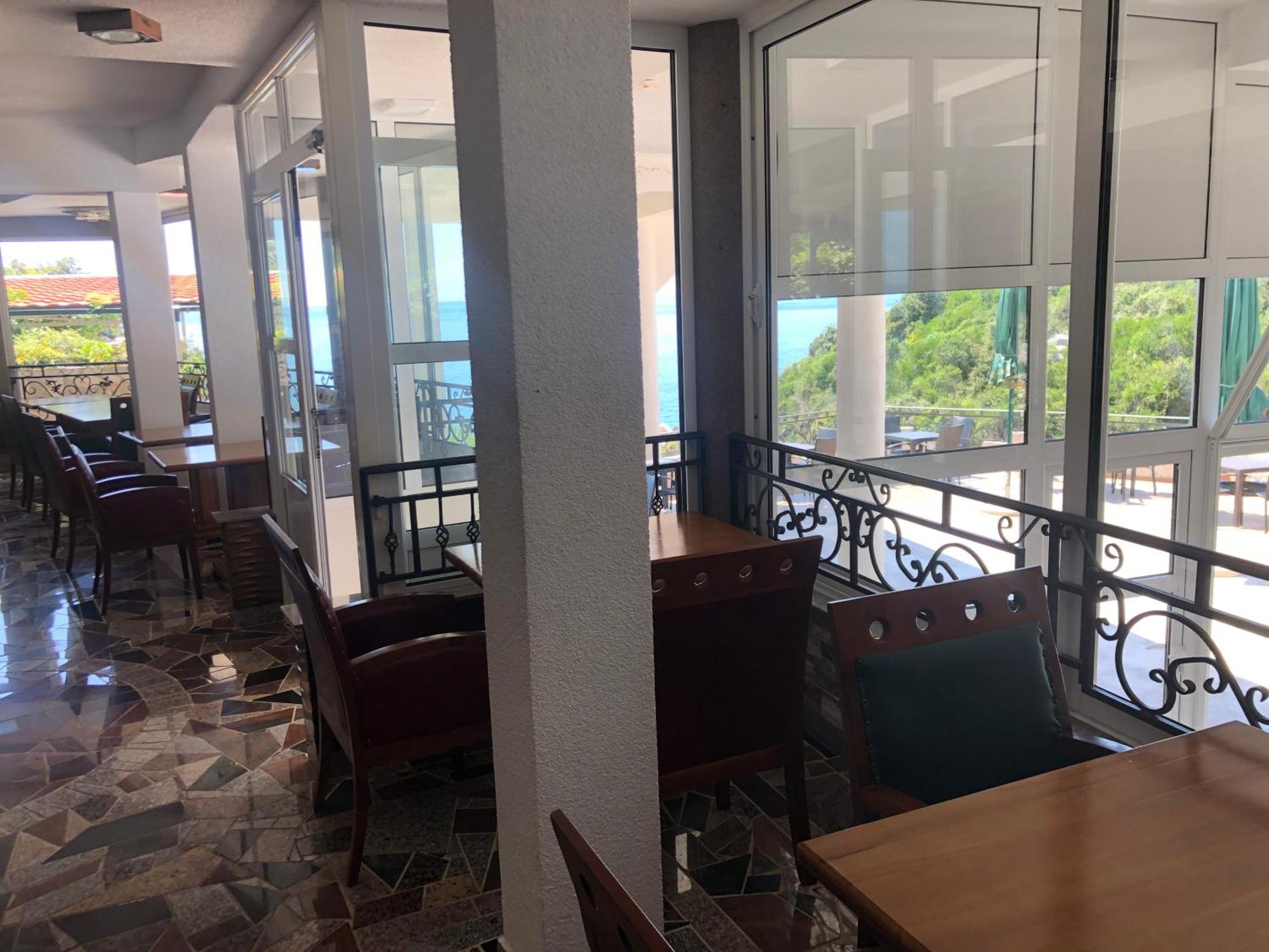 Novalic Hotel Dobra Voda Exteriör bild