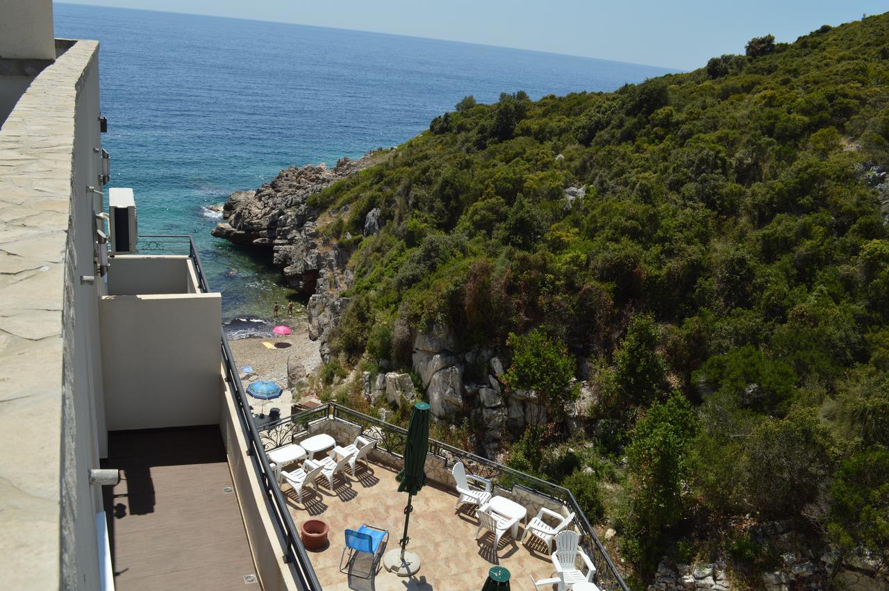 Novalic Hotel Dobra Voda Exteriör bild