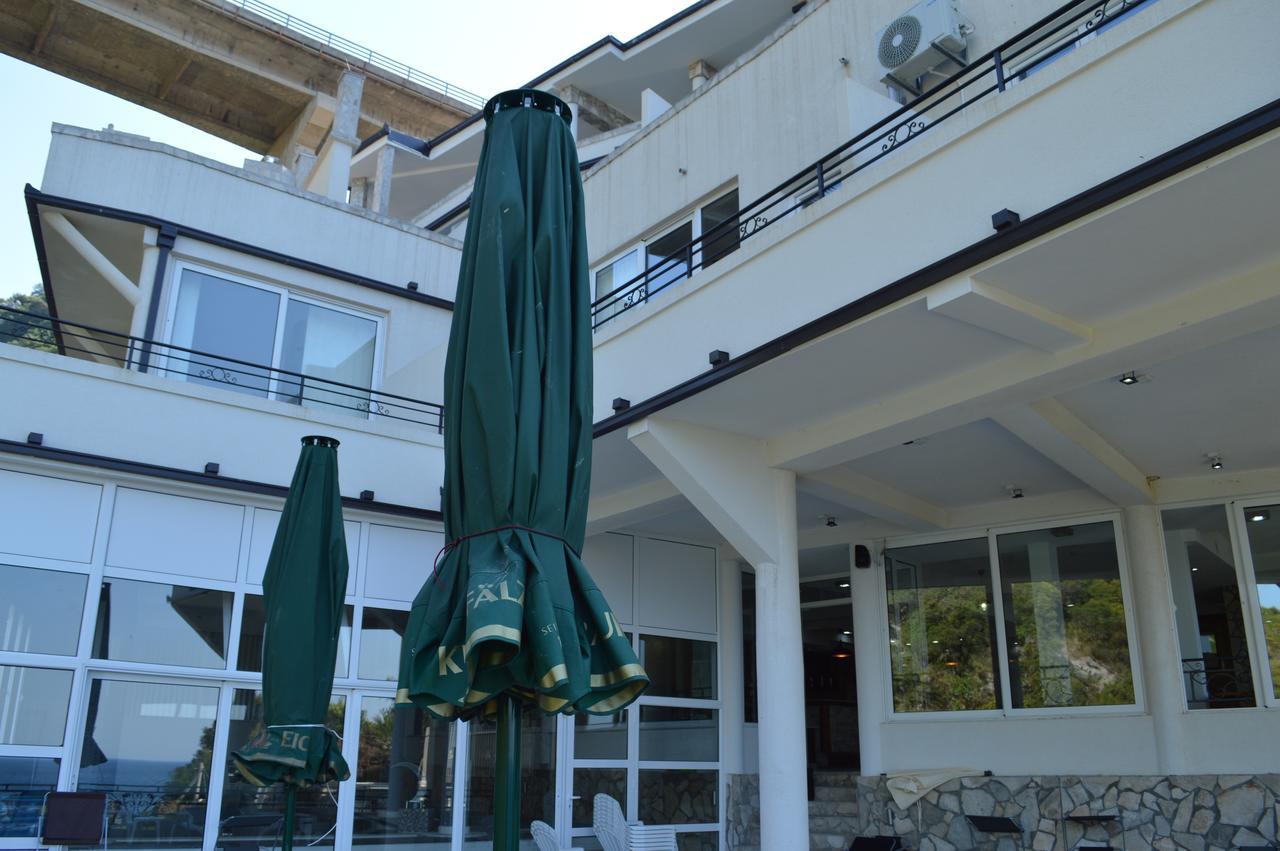 Novalic Hotel Dobra Voda Exteriör bild