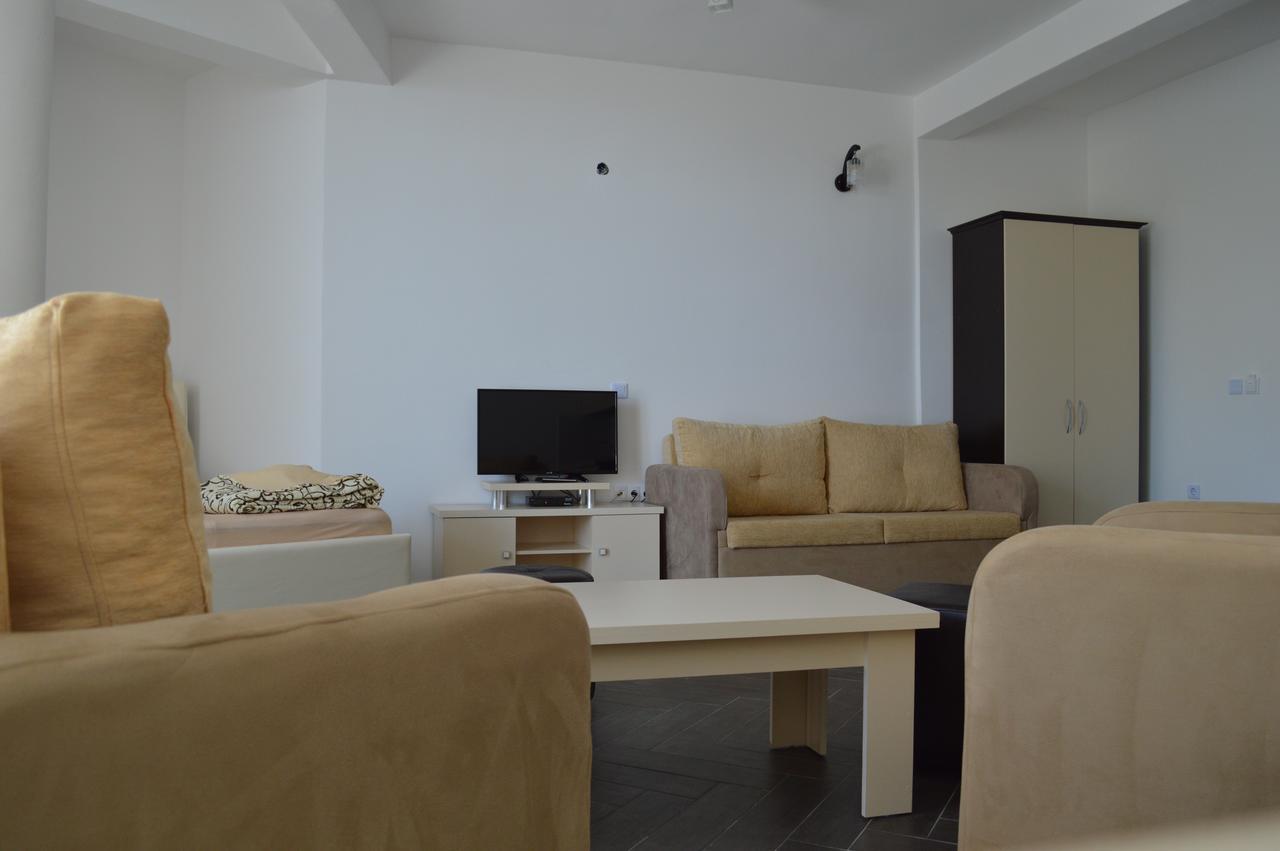 Novalic Hotel Dobra Voda Exteriör bild
