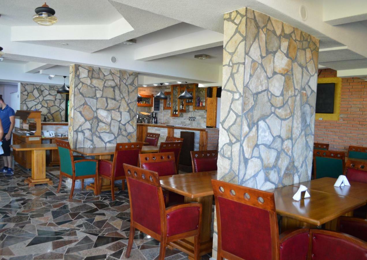 Novalic Hotel Dobra Voda Exteriör bild