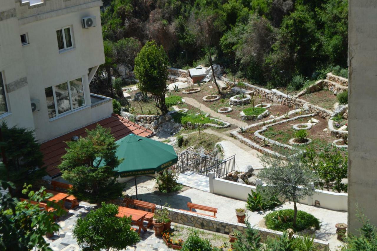 Novalic Hotel Dobra Voda Exteriör bild